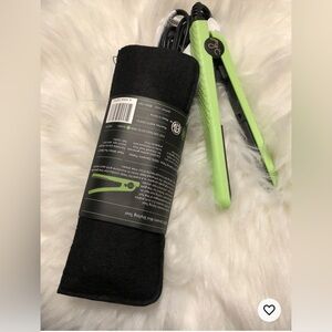 🎀Brand New pyt it’s a girls world mini/travel ceramic styling tool B98